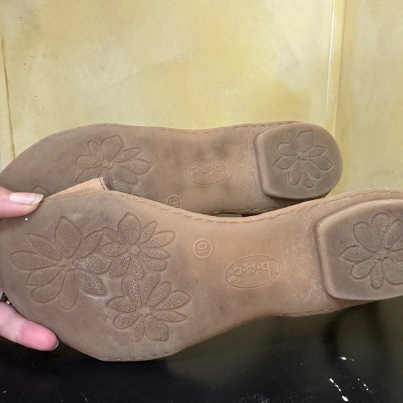 BOC Born Sandals Womens Size 10 Beige Strappy Leather Flat Slingback Ankle - Picture 6 of 7